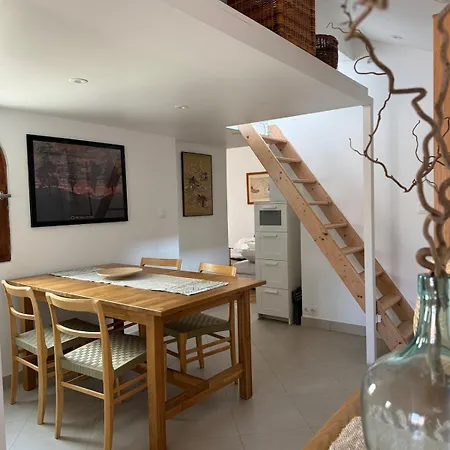 Renovated Luxury Cocoon Place Massena Apartment