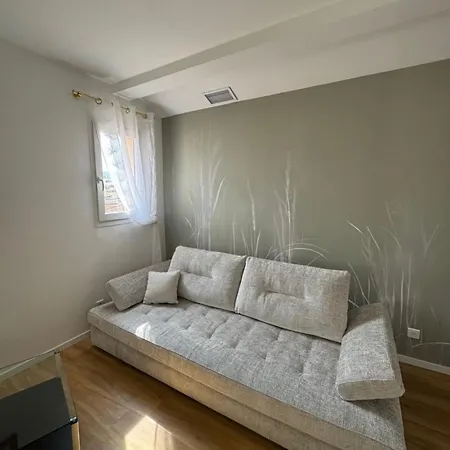 Renovated Luxury Cocoon Place Massena Apartman