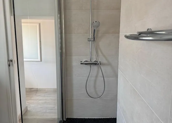 Renovated Luxury Cocoon Place Massena Apartmán